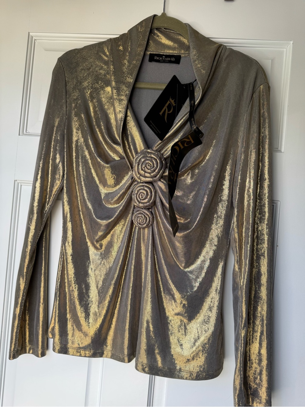 Rich Radi Q’S Elegant Rose Pleated V-neck Top - Picture 9 of 9